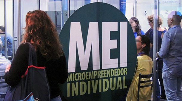 Os Microempreendedores Individuais (MEI) que possuem boletos mensais em aberto, até maio deste ano, poderão parcelar os débitos em até 120 meses a partir do próximo dia 3 de julho; essa é a primeira vez que esse segmento empresarial poderá pagar os impostos devidos em parcelas; cada prestação deve ter valor mínimo de R$ 50; o prazo para aderir ao programa de renegociação das dívidas é de 90 dias