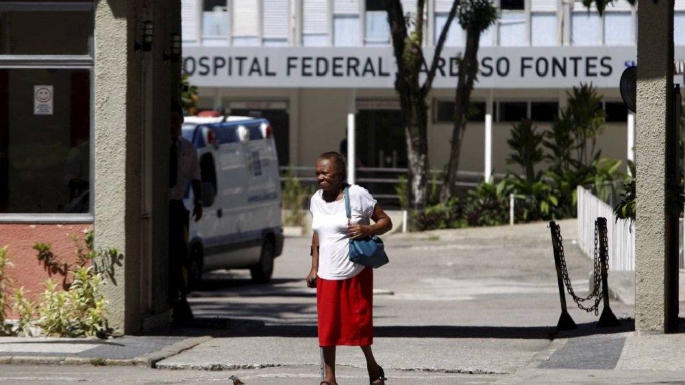 Comissão de deputados federais criada para fiscalizar hospitais federais do Rio de Janeiro fez sua primeira inspeção neste sábado 1º no Hospital Cardoso Fontes, em Jacarepaguá, no Rio de Janeiro; o grupo é coordenado pela deputada Jandira Feghali (PCdoB/RJ) e estiveram presentes os membros Chico D'Angelo (PT/RJ), Celso Pansera (PMDB/RJ) e Hugo Leal (PSB/RJ); de acordo com levantamento feito junto à União, o hospital recebeu menos de 30% da verba prevista para 2017, situação que causa falta de médicos e de produtos hospitalares básicos