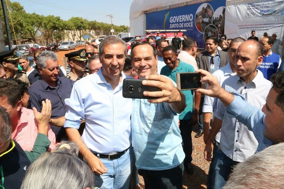 O vice-governador Zé Eliton condenou o discurso raivoso do senador Ronaldo Caiado (DEM); “A política de ódio e xingamentos é coisa de pessoas atrasadas”, disse ele; “Se for para usar o microfone para xingar alguém, prefiro ficar fora da vida pública”, afirmou, de maneira contundente; “É triste ver que existem pessoas que só sabem ir para a televisão falar mal dos outros”, disse Zé Eliton