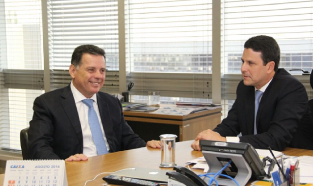 O ministro das Cidades, Bruno Araújo, o seu pedido de exoneração a Michel Temer. Na carta de demissão, o titular das Cidades agradeceu ao presidente da República a oportunidade de comandar a pasta responsável, entre outras coisas, pelo programa Minha Casa, Minha Vida e justificou a saída do governo ao fato de, segundo ele, já não haver dentro do PSDB "apoio no tamanho que permita seguir nesta tarefa; em setembro, o governador goiano Marconi Perillo afirmou que o desembarque de tucanos do governo Temer deveria ser "natural e elegante"