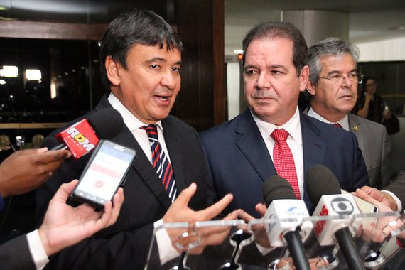 Durante reunião em Brasília, os governadores Wellington Dias (PI) e Tião Viana (AC); e os senadores Ciro Nogueira, Elmano Ferrer (PI) e Jorge Viana (AC) estiveram com o presidente do Senado, Eunício Oliveira, para tratar da criação de um Fundo Nacional de Segurança Pública que dará suporte financeiro ao Plano Nacional de Segurança Pública; “A violência está presente em todos os estados brasileiros, indistintamente, atingindo desde as metrópoles aos pequenos municípios brasileiros. Ou nós tratamos isso como um problema prioritário ou a consequência será muito danosa”, afirmou Wellington