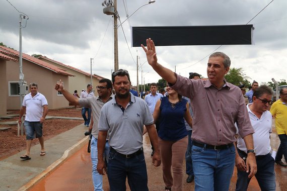 Com um total de 19.301 inscritos, a Agência Goiana de Habitação (Agehab) analisa cadastros de novos beneficiários para o programa habitacional do governo de Goiás; o Cheque Reforma integra do programa Goiás na Frente Terceiro Setor-Social, criado pelo governador Marconi Perillo e coordenado pelo vice-governador Zé Eliton, com o intuito de zerar o número de famílias em situação de vulnerabilidade em todas as regiões do estado; a concessão do benefício ocorre em parceria com as prefeituras municipais, que ficaram com a responsabilidade de apresentação da demanda e realização das inscrições, com o apoio da equipe técnica da Agehab
