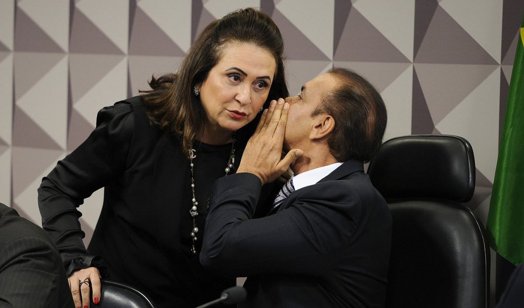 "Nós deixamos a emenda assinada, uma para máquinas para os 134 prefeitos, via Ministério da Integração, e a outra emenda deixamos para infraestrutura urbana nas cinco maiores cidades do Estado, isso está assinado. Então, para não perder as emendas é só eles assinarem também. Ganha sempre quem tem maioria. Eles têm maioria na Câmara e nós temos maioria no Senado. Então eles que assumam a responsabilidade para não perder emenda. Nós estamos enviando para prefeitos. Dessa forma 139 prefeitos serão atendidos com emendas de bancada", disse a senadora Kátia Abreu