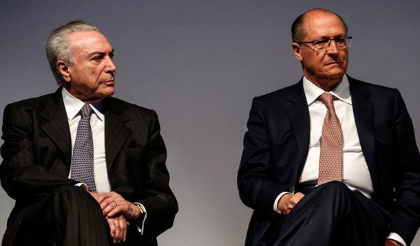 Escolhido o presidente nacional do PSDB após uma aliança tucana que tentará diminuir o racha no partido, o governador de São Paulo, Geraldo Alckmin, assegurou nesta terça-feira 28: "Se eu assumir o partido, o PSDB desembarca do governo Michel Temer. Eu acho que não tem nenhuma razão o continuar no governo. Já não é de hoje que penso assim. Mas as reformas vão continuar"; ele acrescentou que sempre foi contra a presença dos tucanos no Planalto; tucano também sinalizou que uma eventual chapa encabeçada por ele na disputa à presidência terá que contemplar nomes de outras regiões do país; "É natural que em um país continental como o Brasil, com realidades tão diferentes, que você faça uma chapa procurando contemplar outras regiões"