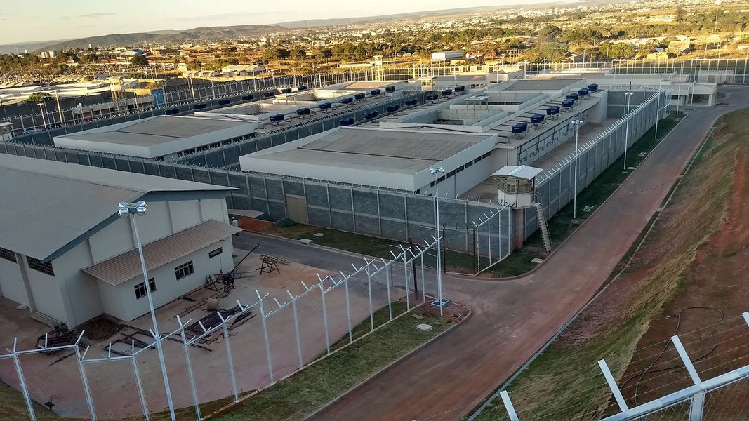 As obras de construção do presídio de Formosa, com capacidade para acolher até 300 presos, foram concluídas pela Agetop; o novo presídio de Anápolis está com 99% das obras concluídas e agora passa por uma pequena reforma de conclusão, em função de ter sido usado recentemente para abrigar presos rebelados do complexo prisional de Aparecida de Goiânia; os dois presídios ampliam a capacidade prisional de Goiás em 600 vagas