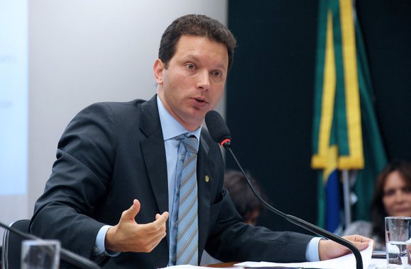 Levantamento feito pelo Instituto Paraná Pesquisa apontou que 4,4% dos eleitores responderam ser ótima e 29,2% que é boa a gestão do prefeito de Porto Alegre, Nelson Marchezan Júnior (PSDB), ou seja, um índice de 33,6% de ótimo/bom; ao todo, 31,6% consideram a administração regular, 18,2% a consideram ruim, e 14,2% péssima - um índice de regular/ruim/péssima de 32,4%; segundo o instituto, 53,6% aprovam a gestão do prefeito de Porto Alegre, Nelson Marchezan Júnior (PSDB), depois de questionados se, de uma maneira geral, aprovam ou desaprovam a administração do tucano