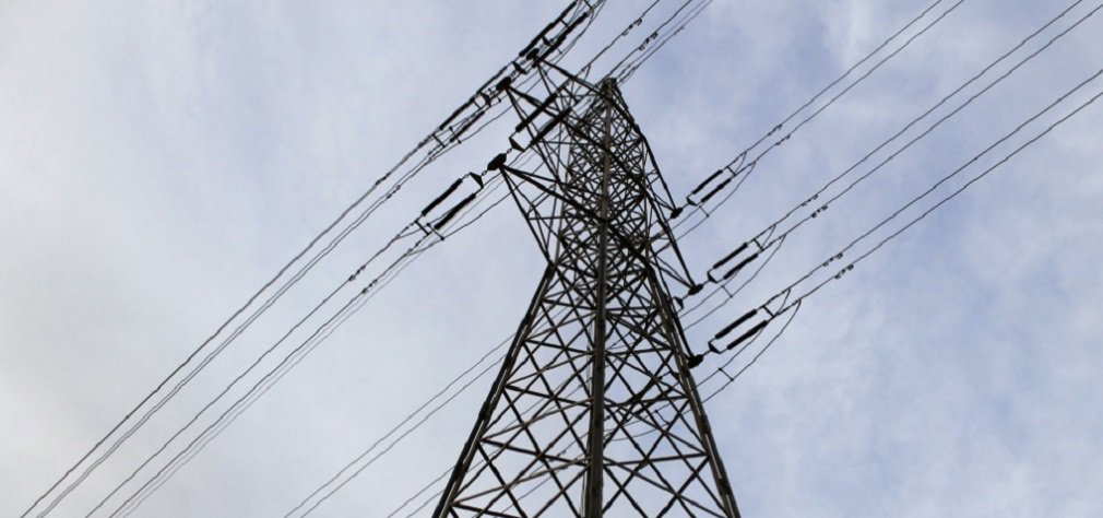 Enel Brasil S.A, subsidiária da Enel, anunciou nesta quinta-feira, as primeiras iniciativas para a Celg Distribuição S.A, pouco mais de um mês após assumir o controle da distribuidora; entre as obras prioritárias previstas para este ano estão a construção de seis novas subestações nos municípios de Paraúna, Cocalzinho, Santa Helena, Alto Horizonte, Orizona e no entorno de Goiânia, além de cerca de 400 quilômetros de redes de média e alta tensão, para aumentar a capacidade e a qualidade da rede nas áreas rurais e urbanas do Estado