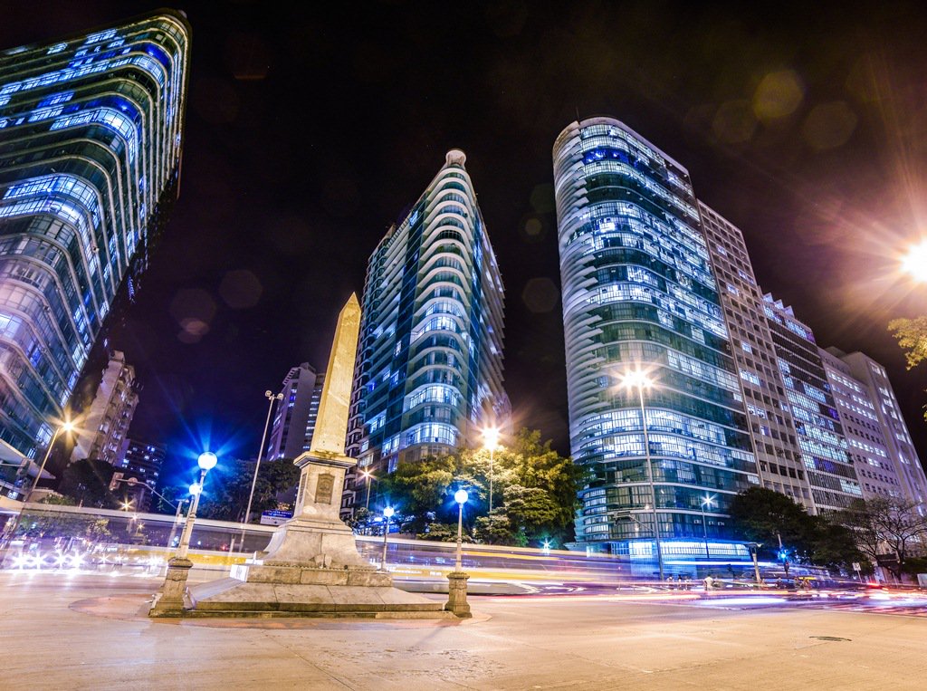 O presidente da Codemig, Marco Antônio Castello Branco, afirmou que Belo Horizonte tem a previsão de receber, em agosto de 2017, a versão experimental do programa P7 Criativo; a execução do projeto piloto está em andamento e, segundo o governo, a intenção é estimular o empreendedorismo digital, conexão entre talentos, desenvolvimento da economia criativa e geração de negócios sustentáveis; a versão inicial do P7 Criativo funcionará no quarto andar do prédio localizado em frente ao TJ-MG; o custo da reforma do andar que receberá o projeto gira em torno de R$ 1 milhão; com investimento de R$ 56 milhões, o prédio do antigo Bemge, de 25 andares, será revitalizado e se transformará na sede definitiva do P7 Criativo; previsão de conclusão para o final de 2018