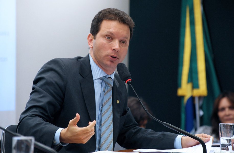 Levantamento feito pelo Instituto Paraná Pesquisa apontou que 4,4% dos eleitores responderam ser ótima e 29,2% que é boa a gestão do prefeito de Porto Alegre, Nelson Marchezan Júnior (PSDB), ou seja, um índice de 33,6% de ótimo/bom; ao todo, 31,6% consideram a administração regular, 18,2% a consideram ruim, e 14,2% péssima - um índice de regular/ruim/péssima de 32,4%; segundo o instituto, 53,6% aprovam a gestão do prefeito de Porto Alegre, Nelson Marchezan Júnior (PSDB), depois de questionados se, de uma maneira geral, aprovam ou desaprovam a administração do tucano