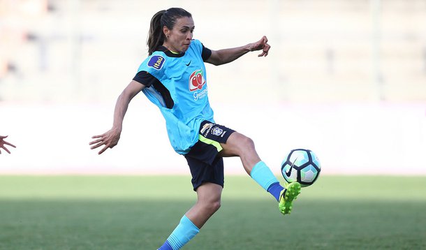 A alagoana Marta, eleita a melhor jogadora do mundo por cinco vezes, assinou contrato com o time americano Orlando Pride da Liga Nacional de Futebol Feminino dos Estados Unidos; estreia de Marta pelo novo time deverá acontecer no próximo dia 15, diante do Portland Thorns, jogando fora de casa 