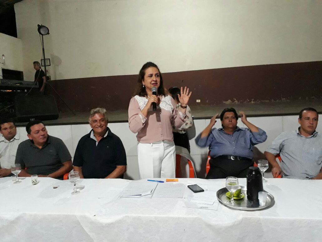 Pré-candidata ao governo do Tocantins, a senadora Kátia Abreu (sem partido-TO) reuniu em Guaraí lideranças políticas de 17 municípios; de acordo com a parlamentar, 55% da população do Tocantins é pobre e classificou o número como tragédia humanitária, enfatizando que é preciso intensificar ações para erradicar a pobreza no estado; "O próximo governador ou governadora do Tocantins tem que governar com  esses números na cabeça, no coração, na alma, dormir e sonhar pensado nesse assunto. Tem que ser o nosso foco, imaginar que o Tocantins não pode ser uma ilha de prosperidade, nós temos que ter um continente de prosperidade”