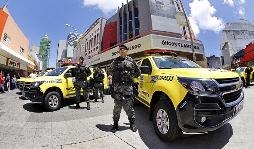 Pesquisa nacional realizada pela Fundação Abrinq revela que o estado lidera a taxa de assassinatos de menores de 19 anos por grupo de 100 mil habitantes; Alagoas também está entre os três estados onde mais se matam crianças e adolescentes por arma de fogo; levantamento contou ainda a quantidade de suicídios no País entre crianças e adolescentes; assim, Alagoas, Rio de Janeiro e Bahia compartilham da mesma taxa de suicídio, de 0,7 para cada 100 mil habitantes