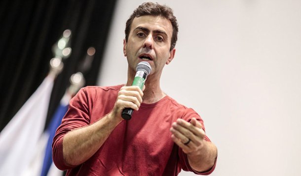 Deputados estaduais do Psol afirmaram que vão entrar com uma ação no Conselho de Ética da Alerj (Assembleia Legislativa do Rio de Janeiro) contra o presidente da Casa, deputado Jorge Picciani (PMDB), Alberto Albertassi (PMDB) e Paulo Melo (PMDB), cujas prisões voltaram a ser determinadas mais cedo pelo TRF-2; o Conselho de Ética da Alerj é presidido por Albertassi, que se licenciou do mandato parlamentar no fim de semana; as punições na comissão vão desde advertência à cassação do mandato