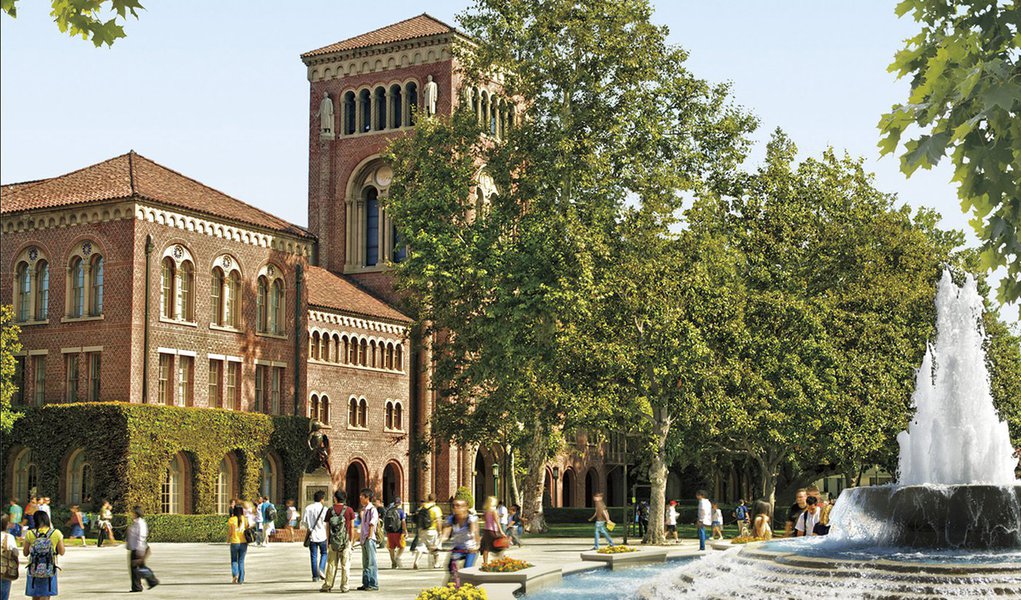 A Marshall School of Business da University of Southern California (USC) está oferecendo três bolsas exclusivas para brasileiros interessados em cursar o seu programa de MBA em negócios internacionais em 2017; considerado um dos 10 melhores dos Estados Unidos na área de negócios internacionais, o International Business Education and Research MBA, ou IBEAR MBA, é um programa acelerado em tempo integral de um ano, criado para profissionais em meio de carreira que estão sendo preparados para assumir altos cargos globais