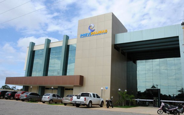 O Sindicato dos Servidores Públicos Municipais de Palmas (Sisemp) repudia a publicação da nova composição do Conselho Municipal de Previdência (CMP), divulgada no Diário Oficial que excluiu o nome do analista jurídico, Antônio Crhysippo Aguiar, indicado pelo Sisemp para ocupar uma das vagas referentes a representantes dos servidores; o sindicato informou que Crhysippo, com apoio do Sisemp, é o autor de pedido de auditoria no Previpalmas, esta aprovada pelo CMP, além, de em diversas vezes, ter denunciado irregularidades na gestão deste Instituto ao Ministério Público Estadual e a veículos de imprensa
