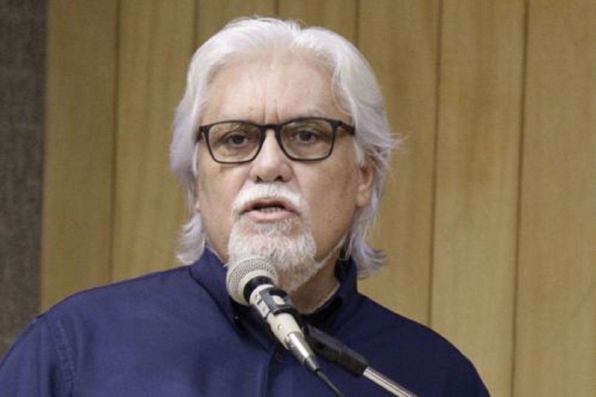 O Superintendente estadual do Sebrae-Ce, Joaquim Cartaxo Filho, participa hoje do lançamento oficial do contrato de parceria da instituição com a Embrapii- Empresa Brasileira de Pesquisa e Inovação Industrial, para o desenvolvimento de um projeto de apoio a pequenas empresas e microempreendedores individuais da Indústria. O laçamento faz parte da programação do “I Encontro IFCE de Inovação”