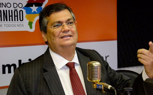 A oligarquia Sarney parece ter acabado de vez no Maranhão; governador Flávio Dino (PCdoB) caiu no gosto dos maranhenses e lidera as intenções de voto para uma reeleição em 2018; pesquisa da DataIlha, contratada pelo Sistema Difusora de Comunicação, aponta que o comunista tem 62% das intenções de voto, contra 28% da ex-governadora Roseana Sarney, totalizando 30 pontos de vantagem; o estudo mostrou ainda que Dino manteve a mesma aprovação da pesquisa anterior, de 60% dos maranhenses
