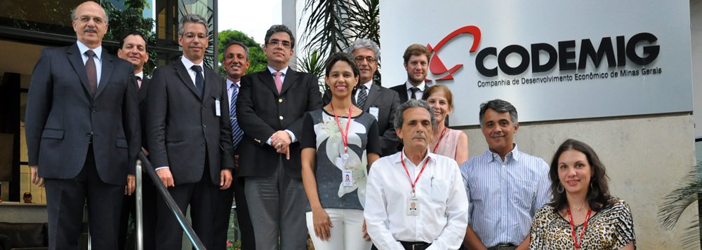 O governo de Minas Gerais, por meio da Companhia de Desenvolvimento Econômico de Minas Gerais (Codemig), assinou protocolo de intenções com o Sindicato da Indústria da Construção Civil de Minas Gerais (Sinduscon), e o Sistema Fiemg, que congrega a Federação das Indústrias do Estado de Minas Gerais (Fiemg), o Serviço Social da Indústria (Sesi-MG), o Serviço Nacional de Aprendizagem Industrial (Senai-MG) e o Instituto Euvaldo Lodi (IEL); o protocolo prevê uma série de medidas em prol do desenvolvimento de cidades mineiras; O valor estimado do investimento nas ações previstas é de R$ 1 milhão