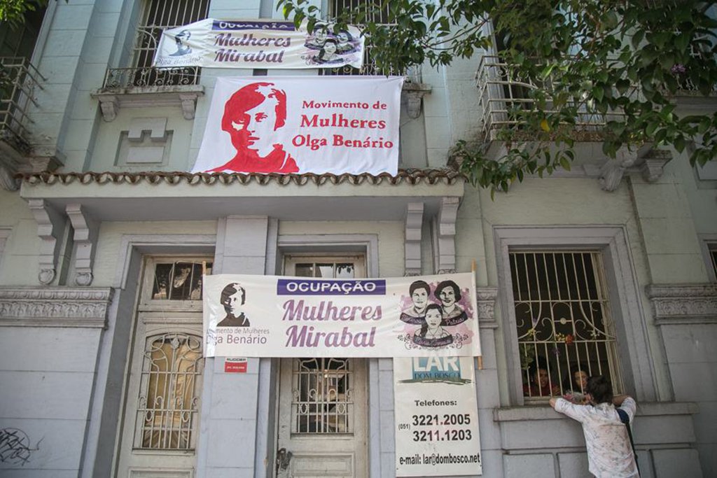 Desde novembro passado, Porto Alegre tem uma casa voltada a receber mulheres vítimas de violência ou em situação de vulnerabilidade, a Ocupação Mulheres Mirabal, que vem vem sendo legitimada como um porto seguro para vítimas de violência pelo próprio poder público; mas em razão de uma disputa judicial com os proprietários do prédio, a Congregação dos Irmãos Salesianos, corre o risco de ser desocupada até o final desta semana