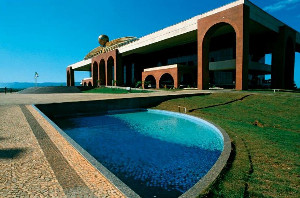 A Justiça deferiu o pedido de cumprimento de sentença pleiteado pelo MPE e governo estadual tem R$ 250 mil bloqueados por causa do desatendimento da ordem que o obrigava a disponibilizar tratamento especializado a pacientes com distúrbio mental; o dinheiro será destinado ao aluguel de estrutura com equipamento e pessoal para o funcionamento da residência terapêutica, pelo prazo de 12 meses