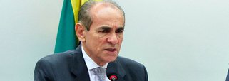 Ao contrário de outros caciques peemedebistas do Piauí, que "mergulharam" esquivando-se de comentar o escândalo que abalou Brasília e ameaça o derrubar governo Temer – depois do "grampo" feito pelo dono do Grupo JBS, empresário Joesley Batista -, o presidente do PMDB, deputado federal Marcelo Castro, considera "difícil" a situação de Michel Temer; "Se meu querido e falecido pai estivesse lá, minha postura seria essa....a lei é para todos, desde o mais humilde dos brasileiros até ao presidente da República. Quem estiver fora da lei não tem conversa tem que ir para os rigores da lei", jura