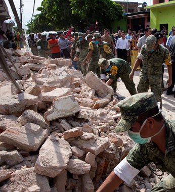 Nos EUA e em outras ilhas do Caribe, o furacão Irma matou 30 pessoas, sendo três delas no estado americano da Flórida; no entanto, no México, a tragédia foi muito maior: morreram 90 pessoas em solo mexicano; mas parece que, para a cartilha de jornalismo da mídia corporativa, a tragédia mexicana não conta, como se as vidas mexicanas valessem menos