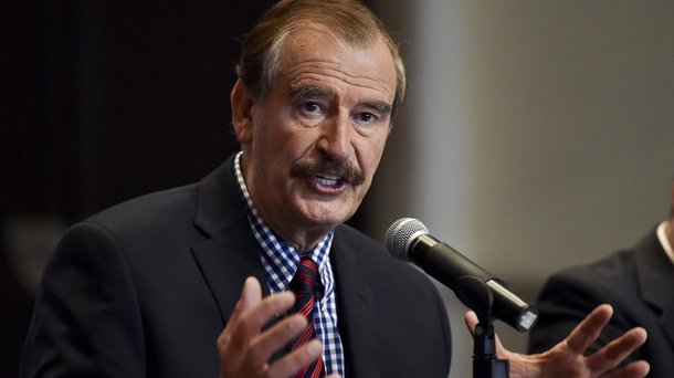"Na América Latina, não fazemos a sua guerra. Apenas um imbecil travaria a guerra em sua terra vizinha. Violência não é a resposta", postou no Twitter o ex-presidente mexicano Vicente Fox, em resposta a Donald Trump, que ameaçou intervenção militar no país governado por Nicolás Maduro