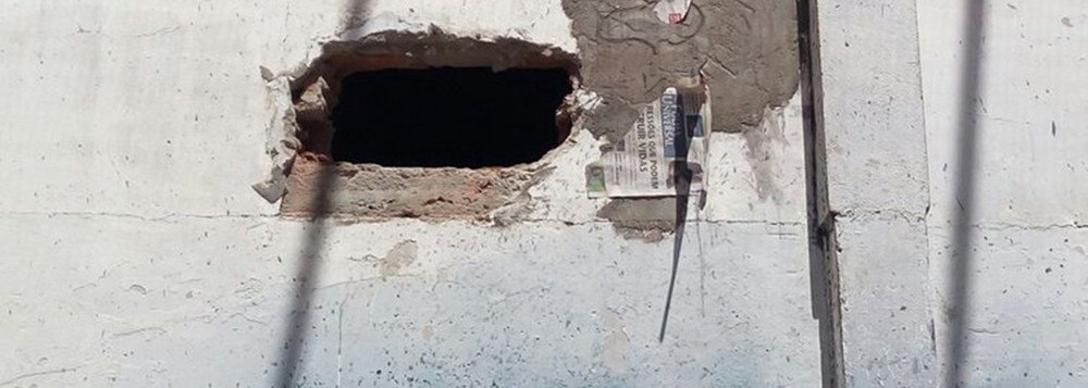 A Polícia Militar capturou um dos presos que fugiu da Penitenciária Regional Luis Gonzaga Rebelo, em Esperantina, a 174 km ao Norte de Teresina; quatro dos 11 presidiários que fugiram da unidade foram recapturados; essa foi a terceira fuga ocorrida na unidade prisional neste ano