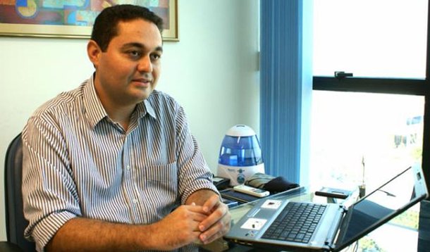 Em nota da Associação Tocantinense de Municípios (ATM), os prefeitos do estado se manifestaram em favor dos empréstimos de R$ 600 milhões que aguardam para serem analisados por deputado estaduais na Assembleia Legislativa; de acordo com o presidente da ATM, Jairo Mariano (PDT), prefeito de Pedro Afonso, há um grande interesse por parte dos gestores municipais pela aprovação desses empréstimos, porque "as obras e serviços que serão executados pelo Estado com os recursos do financiamento trarão benefícios diretos aos municípios, como a geração de emprego e renda, os incrementos ao comércio, o aumento da arrecadação local e o fomento à economia"