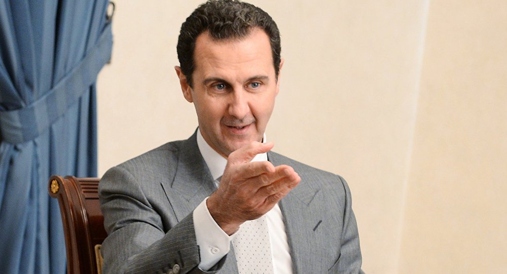 Presidente da Síria, Bashar Assad declarou à agência Sputnik que os Estados Unidos e outros países ocidentais bloqueiam as tentativas de investigação sobre o uso de armas químicas na Síria; "Especialistas verão que todos os relatos sobre o ataque químico em Khan Shaykhun não são verdade assim que eles chegarem ao local", disse o líder sírio; segundo ele, a Síria enviou uma carta à ONU solicitando o envio de uma delegação para investigar os supostos ataques químicos na região; "Claro, eles não enviaram ninguém até agora, porque os países ocidentais e os Estados Unidos impedem a chegada de uma delegação", disse Assad