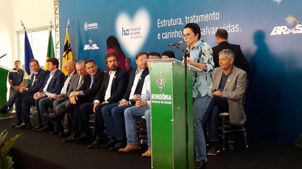 A classe política de um modo geral investe e se dá bem repetindo os argumentos emocionalmente carregados. Assim, Aécio Neves levou milhares a experimentar uma overdose de hipocrisia e perdas de direitos em apenas um ano