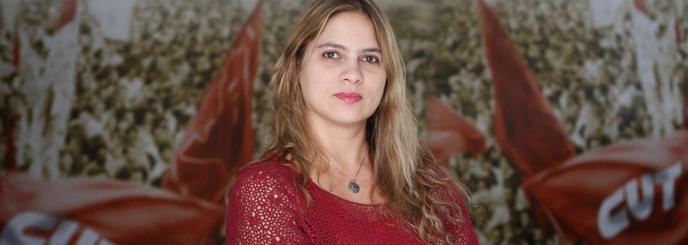 Milhares de manifestantes contrários às reformas da Previdência e Trabalhista se deslocaram para os cruzamentos das avenidas Afonso Pena e Amazonas, e fecharam a Praça Sete, em Belo Horizonte; integrantes das Centrais Sindicais que se concentraram na Praça da Estação, também foram para o local; se acordo com a presidente da Central Única dos Trabalhadores em Minas Gerais (CUT-MG), Beatriz Cerqueira, são mais de 60 atos acontecendo no estado; “É a maior mobilização que já fizemos. Não tem como o Temer e o congresso ignorarem o que está acontecendo hoje”, disse