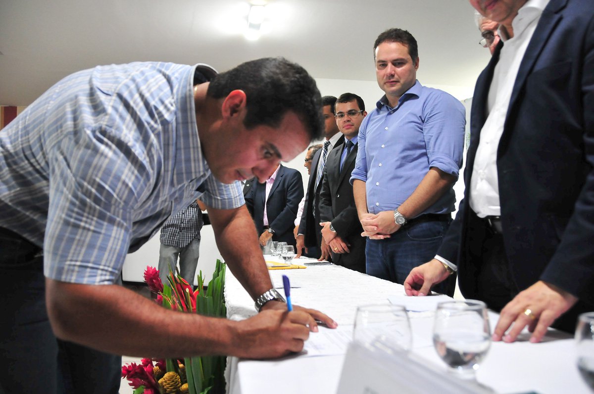 08-03-2016 Assinatura de para contrata��o de Bolsista para EMATER- NC