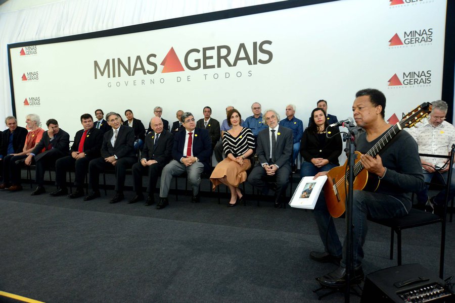 O governador de Minas, Fernando Pimentel, lançou, no Palácio da Liberdade, em Belo Horizonte, o Edital da Lei Estadual de Incentivo à Cultura 2017; nesta edição, serão concedidos R$ 92,3 milhões em incentivos, o maior valor já registrado em toda a história da lei; Pimentel ressaltou a importância da cultura para a superação da crise vivida no País; “A crise não pode impedir o setor cultural de trabalhar. Ao contrário, precisa trabalhar cada vez mais, porque o que pode nos salvar dessa situação constrangedora que o país está vivendo é a arte, a cultura”, destacou
