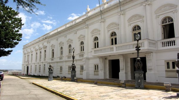 Um estudo divulgado nesta semana pela Federação das Indústrias do Estado do Rio de Janeiro (Firjan) mostra que o Maranhão tem a segunda melhor situação fiscal em todo o Brasil; "Destaque positivo para Maranhão e Tocantins, estados em que os recursos em caixa são suficientes para cobrir as despesas postergadas e ainda resultam em um crédito que supera 60% da RCL (Receita Corrente Líquida)”, afirma o estudo; confira a tabela