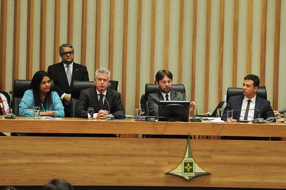 O governador do Distrito Federal, Rodrigo Rollemberg, afirmou que, se o projeto de lei para unificar os fundos de previdência dos servidores públicos à Câmara Legislativa do Distrito Federal, "for aprovado, Brasília não ouvirá mais a palavra crise [instaurada no DF desde 2015]"; a Casa deve votar o proposta até a próxima terça (29)