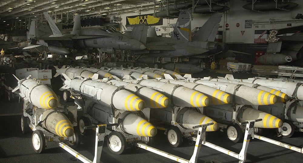 No arsenal dos EUA se observa uma falta de reservas de bombas de menor diâmetro e de mísseis ar-ar Raytheon AIM-9X e AIM-120D; o Comando do Pacífico norte-americano está enviando as bombas para o Comando Central que supervisiona a campanha de ataques aéreos no Iraque, Síria e Afeganistão; o chefe do Comando do Pacífico, almirante Harry Harris, disse em 26 de abril perante a Comissão de Forças Armadas da Câmara dos Representantes que se trata de armas "de rotina", mas necessárias
