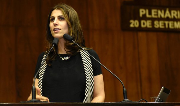 Pré-candidata à Presidência pelo PCdoB, a deputada estadual Manuela D’Ávila diz que o mercado não precisa se preocupar com a candidatura de seu partido; "Não há razão para o mercado se assustar com o PCdoB. Vamos procurar os setores econômicos vinculados à indústria nacional. O PCdoB é um partido sério", afirmou