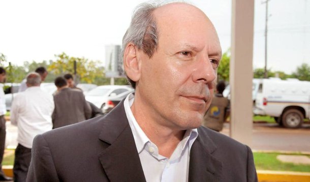 O prefeito de Araguaína, Ronaldo Dimas (PR) anuncia nesta segunda-feira (4) que será o pré-candidato ao governo do tocantins. Em nota, o senador Vicentinho Alves (PR-TO) havia formalizado o convite; o parlamentar afirmou que Dimas "reúne a qualificação e o preparo necessários para governar o Estado do Tocantins"