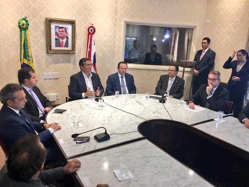 O governo do Maranhão lançou oficialmente o programa Maranhão Juros Zero, para ajudar principalmente as micro e pequenas empresas do estado. Os empreendedores poderão ter acesso a empréstimos bancários de até R$ 20 mil sem o peso dos juros; de acordo com o governador Flávio Dino, o programa ajudará o empresário a recuperar a capacidade de empreender e, se for o caso, a limpar o nome; “O Banco do Brasil vai dispor até R$ 100 milhões, e nós vamos pagar os juros”, disse, referindo-se à primeira etapa do programa