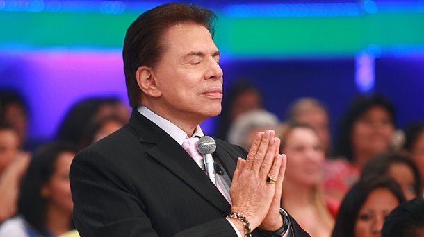 Apresentador e dono do SBT, Silvio Santos, disse, em um evento público, que sua emissora de televisão não está mais em seu nome, mas no nome das filhas Daniela e Renata; mudança no controle da empresa teria sido feita, segundo ele, pelo "presidente Michel Temer"; Já estou afastado desde que o Michel Temer, o presidente, passou as empresas para o nome delas", disse Silvio;  SBT, assim como a Globo, tem feito campanha em prol das reformas impopulares de Temer 
