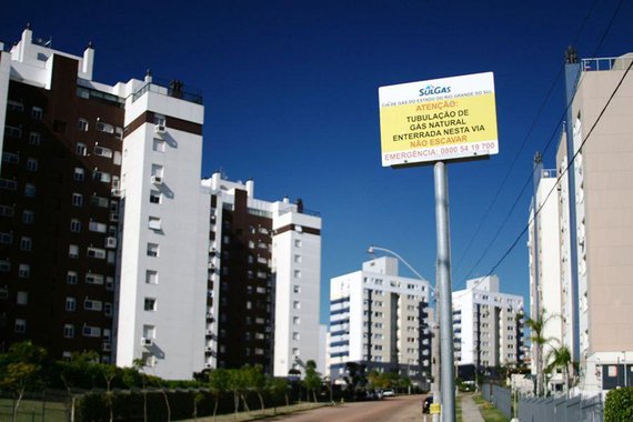 Estatal gaúcha, a Sulgás é objeto de um projeto que tramita na Assembleia Legislativa que pede a retirada da obrigatoriedade da realização de plebiscito para sua privatização; enquanto isso, em Santa Catarina, o governo estuda comprar as ações da SCGás, distribuidora estadual de gás, que estão nas mãos da iniciativa privada por considerar que o setor é estratégico para o desenvolvimento do estado
