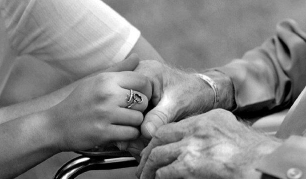 Mais de 63% das denúncias registradas na Delegacia Especial de Repressão aos Crimes por Discriminação Racial, Religiosa ou por Orientação Sexual ou Contra a Pessoa Idosa ou com Deficiência (Decrin) são em decorrência de abuso contra idosos; em 2016, a unidade recebeu 278, das quais 176 violavam algum direito dos maiores de 60 anos