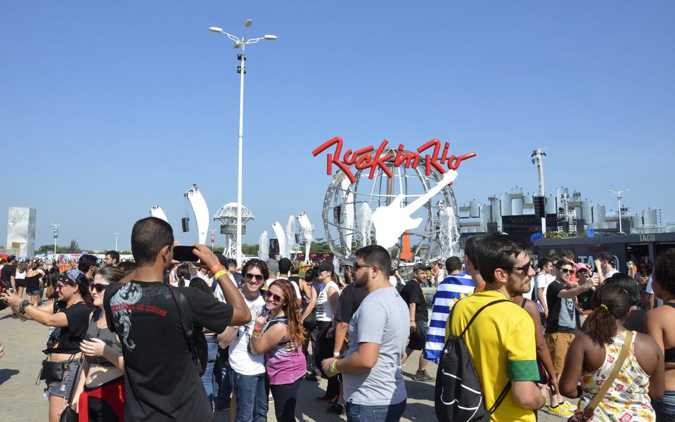 Já está chato, essa história de Rock in Rio sem artistas pretos e quase sem Rock também. Tendo em vista a diversidade musical (não que isso seja ruim, embora não se alinhe em nada com o nome do evento) dos convidados, o festival deveria se chamar Pop in Rio