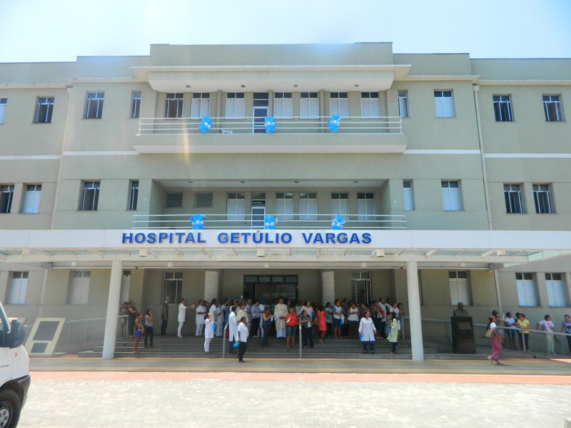 Médicos das unidades de saúde da rede estadual do Piauí fizeram uma paralisação de advertência em consequência da falta de reposição salarial prometida pelo governo; foram cancelados atendimentos laboratoriais, consultas e exames foram cancelados, de acordo com a categoria; apenas o regime de urgência e emergência serão mantidos; segundo o secretário estadual de administração, Franzé Silva, o governo informou que falará de reajuste após o fechamento da receita do primeiro quadrimestre, também para evitar que acordos feitos não sejam cumpridos.