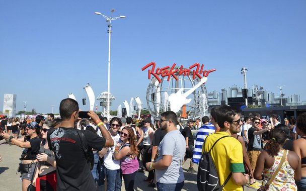 Já está chato, essa história de Rock in Rio sem artistas pretos e quase sem Rock também. Tendo em vista a diversidade musical (não que isso seja ruim, embora não se alinhe em nada com o nome do evento) dos convidados, o festival deveria se chamar Pop in Rio