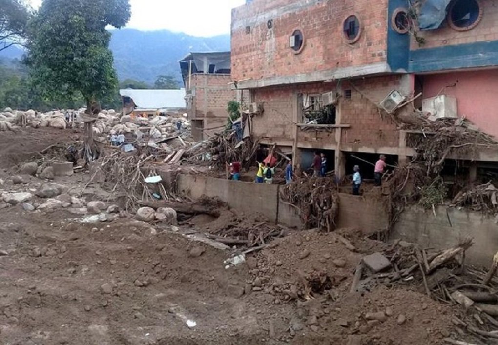 O número de mortos na avalanche que devastou a cidade de Mocoa, no sudoeste da Colômbia, no dia 1º de abril, aumentou para 321; segundo um comunicado da Unidade Nacional para a Gestão do Risco de Desastres, do total de vítimas fatais, 120 são menores de idade; os relatórios acrescentam que já foram entregues às famílias 274 corpos