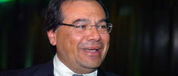 Apesar da perseguição que sofre do ex-senador José Sarney (PMDB), que já fez a até o presidente em vias de ser cassado Michel Temer prometer empenho para evitar sua eleição, o vice-procurador-geral eleitoral, Nicolao Dino, vai concorrer, em setembro, à sucessão de Rodrigo Janot; a candidatura à PGR foi registrada nesta segunda-feira (22); emparedado por denúncias que o colocaram no olho do furacão da Lava Jato, Temer teria prometido ao velho oligarca maranhense veto ao irmão do governador Flávio Dino