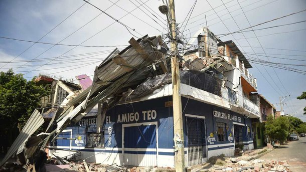 Um tremor de magnitude 5,5 na escala Richter sacudiu neste sábado o sul do México e teve epicentro perto de Salina Cruz, em Oaxaca, o estado mais afetado pelo terremoto de 7 de setembro, informou o Serviço Sismológico Nacional; o abalo sísmico foi registrado às 9h18 (hora local; 11h58 de Brasília) com epicentro em águas do Pacífico, a 56 quilômetros ao sul de Salina Cruz e a 31 quilômetros de profundidade; "Até o momento não foram relatados danos pelo sismo de magnitude 5,5 nos estados onde foi sentido", informou no Twitter o coordenador nacional de Proteção Civil, Luis Felipe Puente