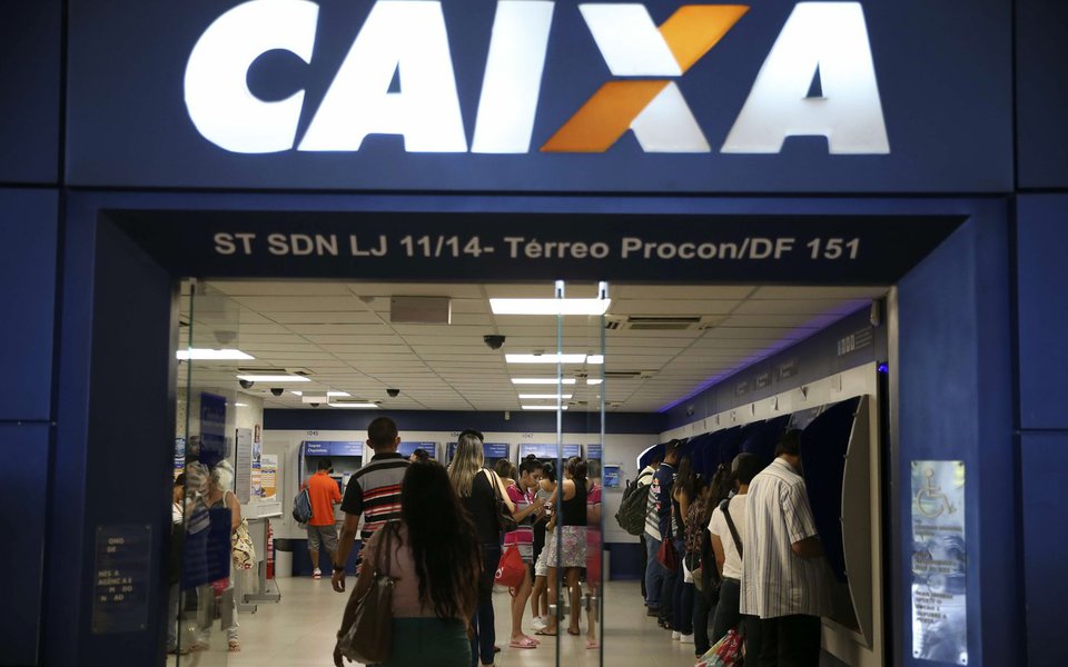Caixa Econômica Federal informou que suspendeu novas contratações de crédito imobiliário com recursos do FGTS (Fundo de Garantia por Tempo de Serviço), a linha pró-cotista, que financia a compra de imóveis de até R$ 950 mil nos Estados de São Paulo, Rio de Janeiro e Minas Gerais, e de até R$ 800 mil nos outros Estados; é a linha de empréstimo habitacional mais barata depois do Minha Casa, Minha Vida; banco negou que a suspensão esteja relacionada à falta de recursos por causa do resgate de recursos de contas inativas do FGTS, autorizado pelo governo em dezembro